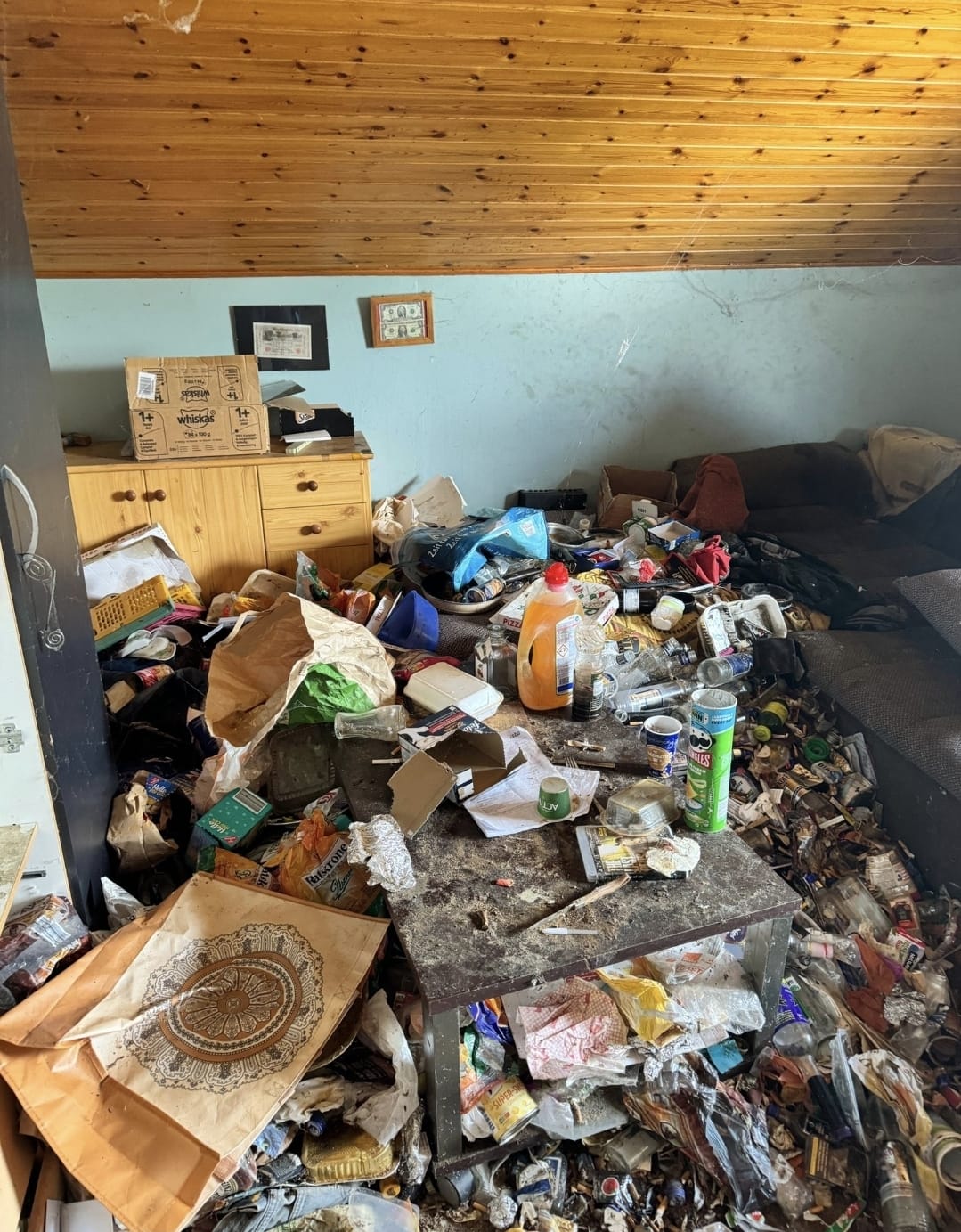 Entrümpelung eines stark vermüllten Wohnraums